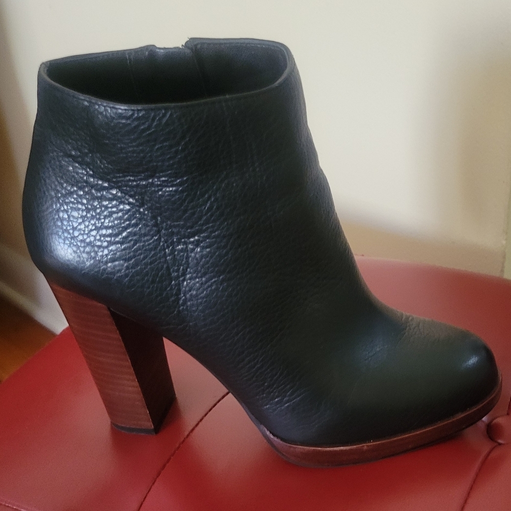 GB ( Gianni Bini) Black leather Booties